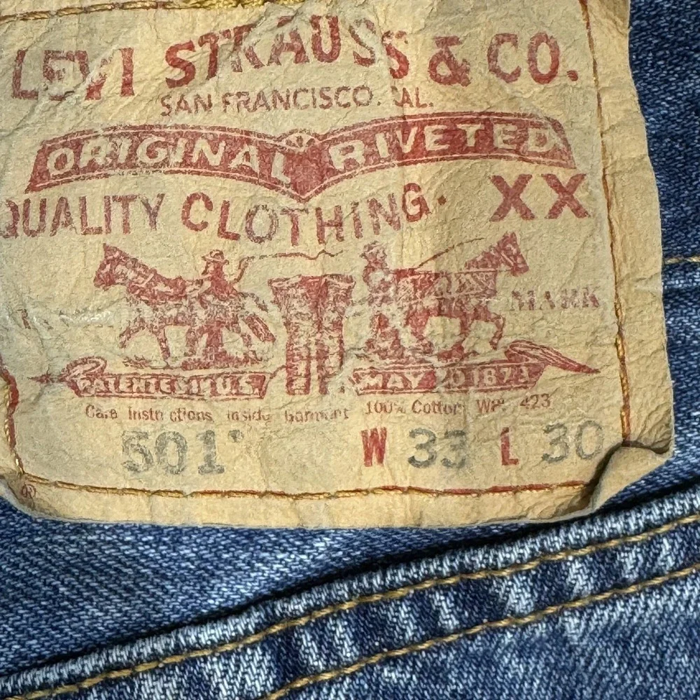 Levi's 501 Men's Jeans 33x30 Blue Denim Mid-Rise Original Fit Button Fly